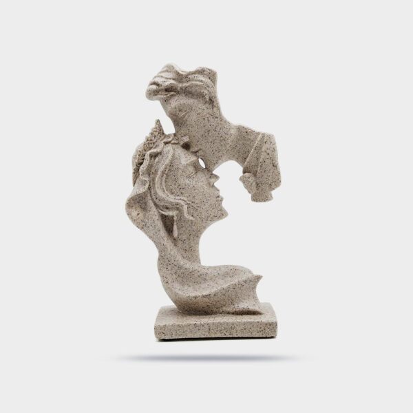 مجسمه زن و شوهر مجسمه صنایع دستی حکاکی شده عاشقانه زیور بوسیدن عاشق مجسمه رزین هنر مدرن